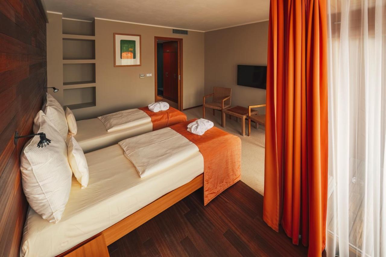 פראג Park Holiday Congress & Wellness Hotel מראה חיצוני תמונה
