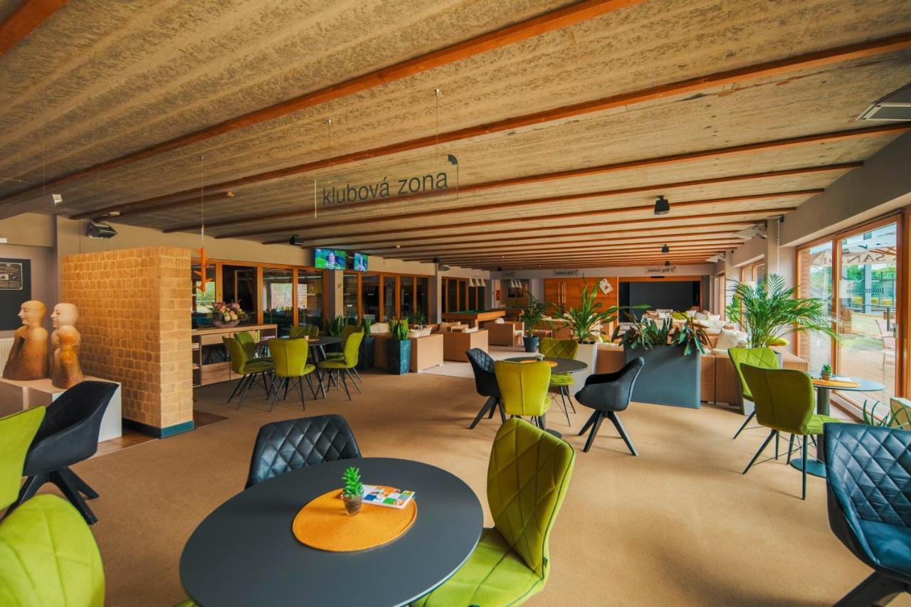 פראג Park Holiday Congress & Wellness Hotel מראה חיצוני תמונה