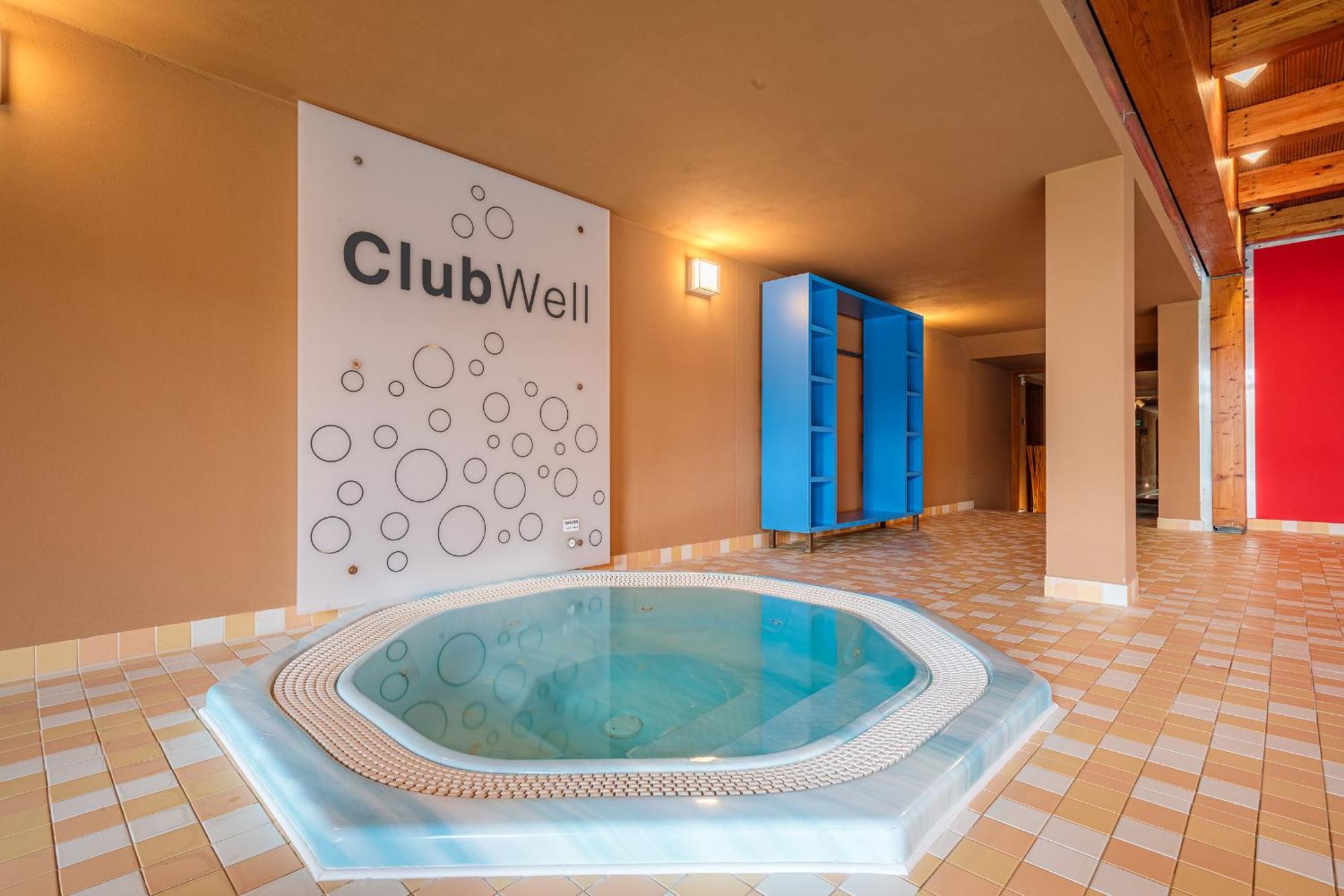 פראג Park Holiday Congress & Wellness Hotel מראה חיצוני תמונה